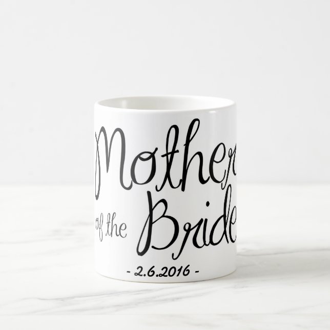 Mère de la tasse de café de jeune mariée (Centre)