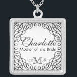 Mère personnalisée par coutume du collier de jeune<br><div class="desc">Changez la date, changez la police si vous aimez un autre meilleur et puis choisissez votre couleur d'arrière - plan et vous avez des bijoux nuptiales impressionnants de cadeau ou de mariage de partie ! Un arrière - plan calligraphique noir de remous est recouvert sur n'importe quelle couleur que vous...</div>