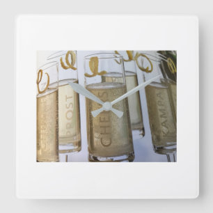 **MERRY CHRISTMAS "CHEERS COCKTAIL" HORLOGE