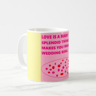 Message d'anneau mariage sur une tasse jaune rose