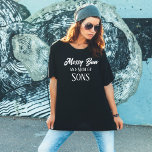 Messy Bun Maman Of Sons Funny Black T-Shirt<br><div class="desc">Découvrez le joyeux chaos de la maternité avec notre T-Shirt Noir Fantaisie "Maman des Fils ! Ce tee-shirt élégant et confortable est parfait pour la maman qui navigue dans le monde tourbillonnant d'élever des garçons avec un chignon désordonné et un sens de l'humour. La chemise comporte deux styles de police...</div>