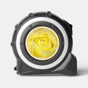 Mètre Ruban Rose jaune en gros plan