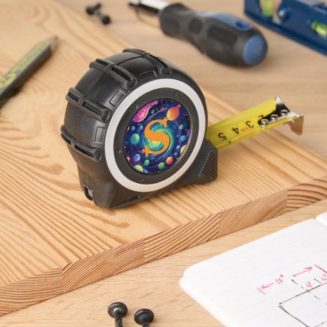 Mètre Ruban Rotation planétaire  (Monogram S Galaxy Tape Measure – inches on one side with metrics on the other. Clip plastic /rubber.)