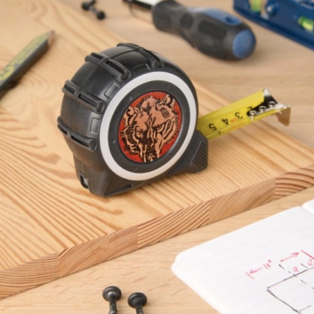 Mètre Ruban Tête de loup sur fond rouge (Wolf Head on Red  Design tape measure  inches on one side with metrics on the other. )