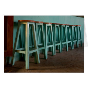 Mexique, Oaxaca, Tabourets de bar verts alignés le