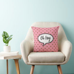 MIGNON ! 🛏️ Coussin « Oh Hey » – Points roses