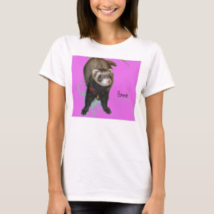 Mignon dans le T-shirt rose