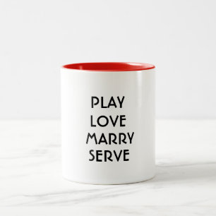 mignon jouer amour se marier servir drôle tasse de