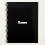 Mini-noir nom personnalisé texte année monogramme<br><div class="desc">Mini noir nom personnalisé texte monogramme ou année personnalisée moderne simple élégant personnalisé agenda personnalisé,  planificateur. Texte blanc personnalisé sur l'arrière - plan de couleur unie noire. Vous pouvez le customiser avec votre nom,  monogramme,  initiales,  année ou texte personnalisé,  société,  bureau ou nom commercial,  etc</div>