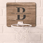 Mini-panier De Basket Maison de ferme rustique sur mesure Nom de famille<br><div class="desc">Ce petit panier de basket moderne et rustique présente votre monogramme de famille et votre nom sur une toile de fond en bois brun faux dans un design rétro de typographie Cool. Customisez avec votre nom de famille et votre initiale et faites de ce jeu d'été unique jeu pour la...</div>