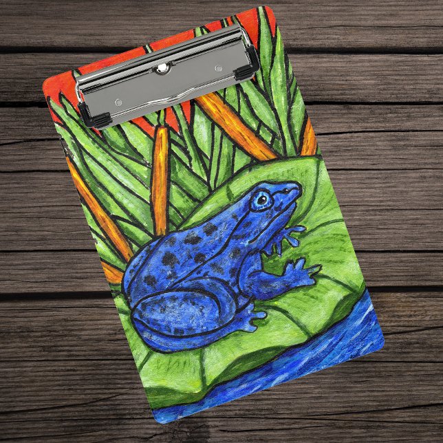 Mini Porte-bloc Grenouille tachetée de bleu brillant sur nénuphar  (Blue frog black spots on green lily pad with yellow reed plants on clipboard.)