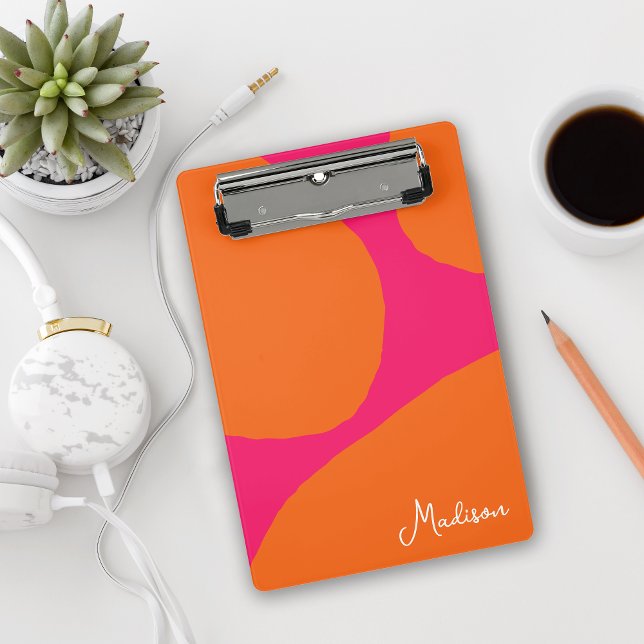 Mini Porte-bloc Motif Abstrait rose et orange chaud avec nom (Brighten up your workspace with this colorful mini clipboard personalized with your name!)