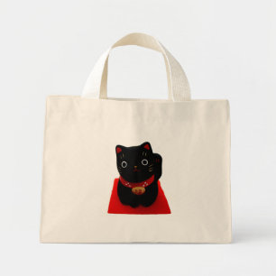 Mini Tote Bag Maneki Neko noir sur un tapis rouge