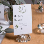 Minimal moderne | Numéro de table Printemps vert<br><div class="desc">Vibrant, terreux et luxueux ! Les tons vert et crème pâle se mélangent pour créer une palette de couleurs fraîches et terreuses. Cette combinaison de couleurs simple, mais succulente est amusante, vivante et inspirée par la nature. Le vert parle du printemps, et peut être utilisé comme un neutre romantique qui...</div>