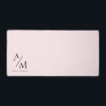 Minimal Pastel rose initial et personnalisé<br><div class="desc">Élevez votre espace de travail avec ce minimal Pastel Rose Initial & Mat de bureau personnalisé. Avec un design épuré et minimaliste, ce tapis de bureau ajoute une touche d'élégance et de personnalisation à votre bureau ou à votre espace de travail à la maison. L'arrière - plan rose pastel doux...</div>