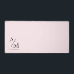 Minimal Pastel rose initial et personnalisé<br><div class="desc">Élevez votre espace de travail avec ce minimal Pastel Rose Initial & Mat de bureau personnalisé. Avec un design épuré et minimaliste, ce tapis de bureau ajoute une touche d'élégance et de personnalisation à votre bureau ou à votre espace de travail à la maison. L'arrière - plan rose pastel doux...</div>