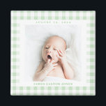 Mint Vert En vichy Chèque Bébé Anniversaire Magnet<br><div class="desc">En vichy chèque vert et blanc à la menthe douce est une façon charmante de cadrer la photo d'un nouveau bébé et de célébrer l'arrivée avec un aimant carré avec le nom et la date de naissance. Faites ce petit aimant pour un nouveau parent,  grands-parents,  famille ou amis.</div>