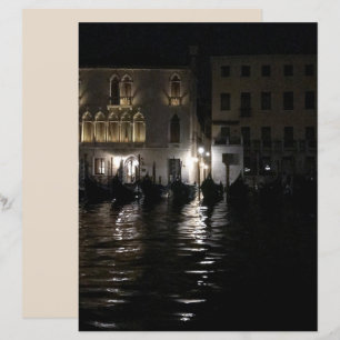 Minuit sur le papier à scandale du Grand Canal