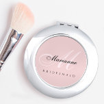 Miroir De Poche Élégante domestique personnalisée rose<br><div class="desc">Offrez à vos demoiselles d'honneur un souvenir intemporel grâce à notre Elégant Miroir compact et personnalisé Bridesmaid. Ce compact d’inspiration vintage est doté d’une calligraphie délicate, personnalisée avec un nom ou un monogramme, et son design rose doux en fait une simple mais élégante fête de mariée ou un cadeau de...</div>
