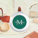 Miroir De Poche Emerald Green Bridesmaid Initial et nom<br><div class="desc">Un miroir compact personnalisé pour votre femme de chambre ou femme d'honneur mariage qui a son nom et son initiale sur un arrière - plan vert émeraude tendance. Modifier pour remplacer l'initiale et le nom. Sélectionnez votre style de miroir compact.</div>