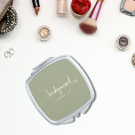 Miroir De Poche Script minimaliste moderne de servante d'accueil S<br><div class="desc">Vous cherchez une façon chic et élégante de montrer votre appréciation à vos servantes d'accueil? Ne cherchez pas plus loin que notre miroir compacte de femme de chambre personnalisée! Doté d'un arrière - plan vert et d'une belle écriture manuscrite qui dit "femme de chambre", ce miroir compact est l'ajout parfait...</div>