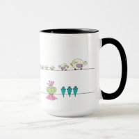 Mme Bikini et oiseaux sur une ligne tasse