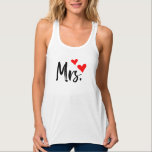 Mme Débardeur - Design de Coeur mignon et moderne<br><div class="desc">Célébrez l'amour et la fierté de la femme avec ce charmant débardeur "Mrs", avec des coeurs rouges ludiques et un script noir élégant. Parfait pour les mariées, les jeunes mariés, les anniversaires, ou tout simplement pour montrer votre bonheur toujours après dans le style. Ce réservoir doux et respirant est idéal...</div>