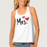 Mme Débardeur - Design de Coeur mignon et moderne<br><div class="desc">Célébrez l'amour et la fierté de la femme avec ce charmant débardeur "Mrs", avec des coeurs rouges ludiques et un script noir élégant. Parfait pour les mariées, les jeunes mariés, les anniversaires, ou tout simplement pour montrer votre bonheur toujours après dans le style. Ce réservoir doux et respirant est idéal...</div>