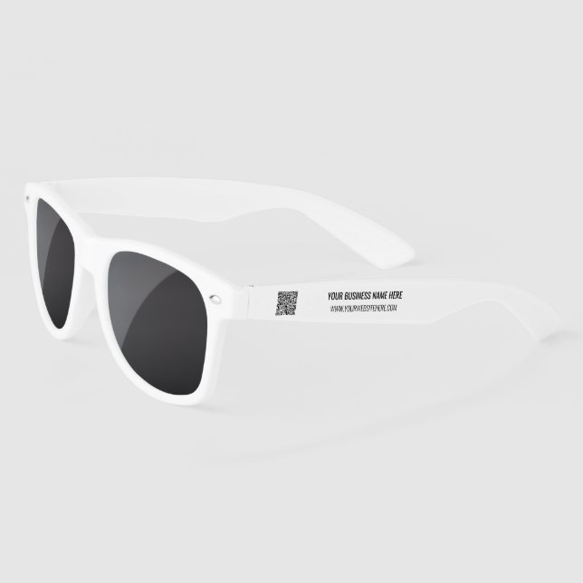 Modèle de lunettes de soleil avec code QR marqué p (Gauche)