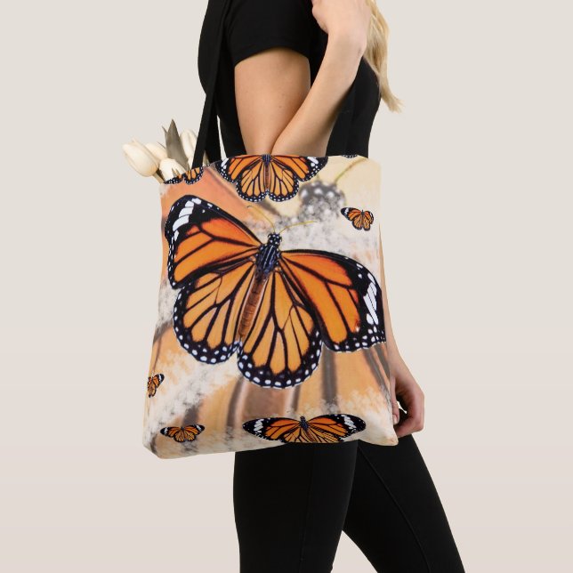 Modèle de papillon monarque sur sac fourre-tout (De près)