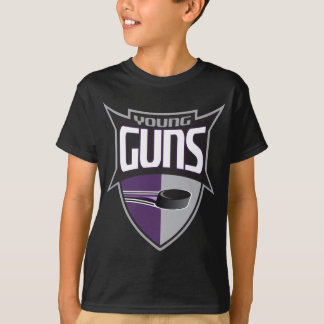 Modèle vertical de T-shirt foncé d'enfants -