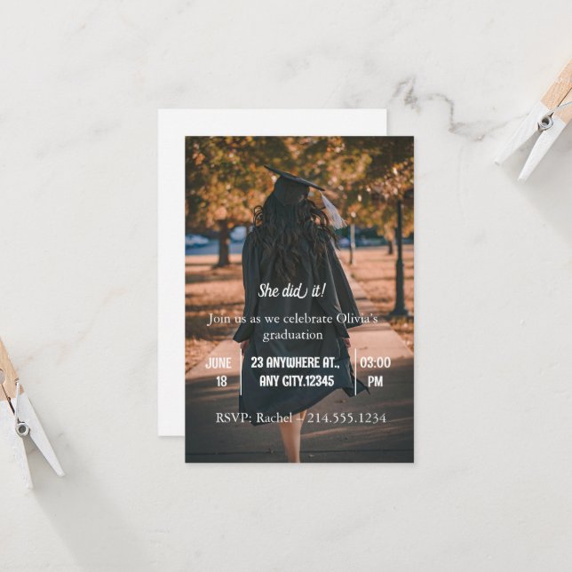 Modern Graduation Photo Invitation for Her | (Devant/Arrière en situation)