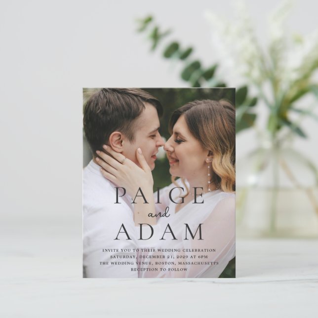 Modern Photo Editorial Wedding Invitation (Debout devant)