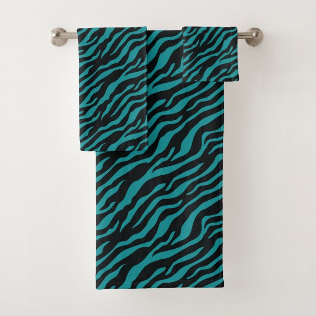 Modern Teal Animal Print Shower Curtain (En situation)