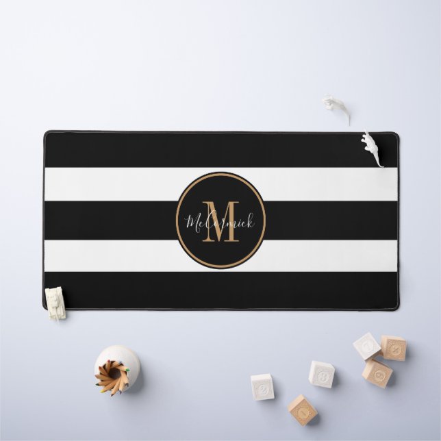 Moderne Black White Stripes Gold Monogramme Nom (Tableau pour enfants)