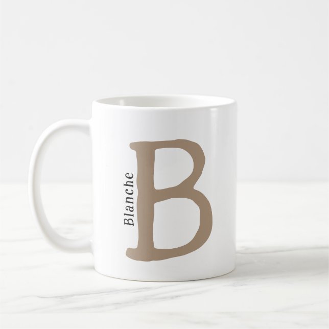 Moderne Brown Monogramme Initiale & Nom Café Mug (Gauche)