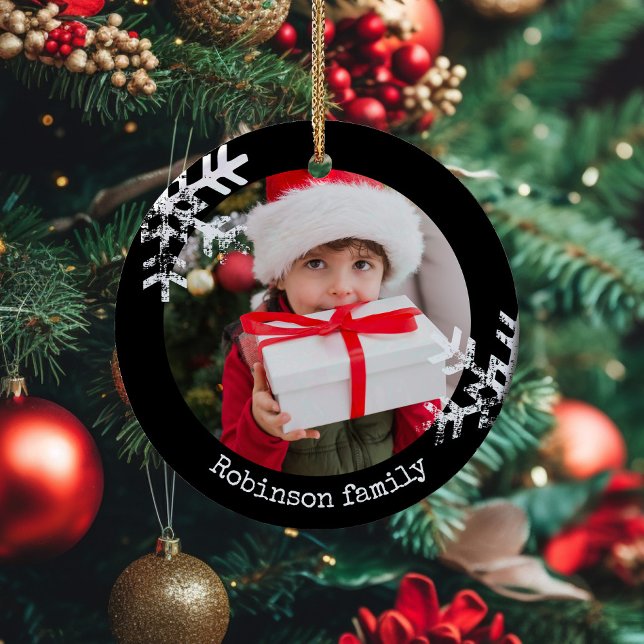 Moderne décoration de Noël flocon de neige photo r (Rustic snowflake family holiday keepsake photo ornament perfect for gifts to bring joy to others.)