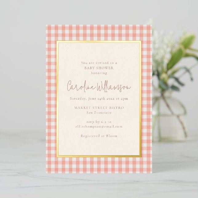 Moderne Faire-Part de Baby Shower Rose Gingham Car (Debout devant)