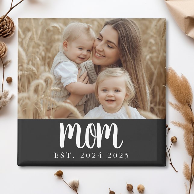 Moderne Maman Etabli Magnet cadeau photo (modern black and white script mom established date custom photo magnet for mothers day or stocking)