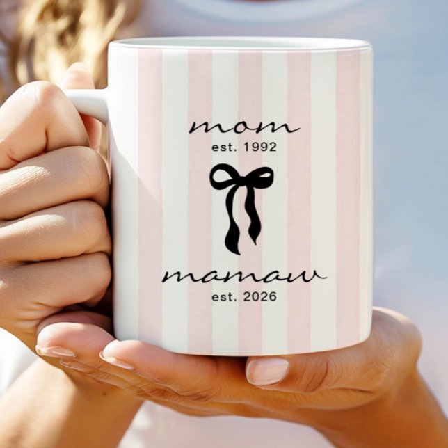 Mom to Mamaw Est Mug with Bow (Créateur téléchargé)