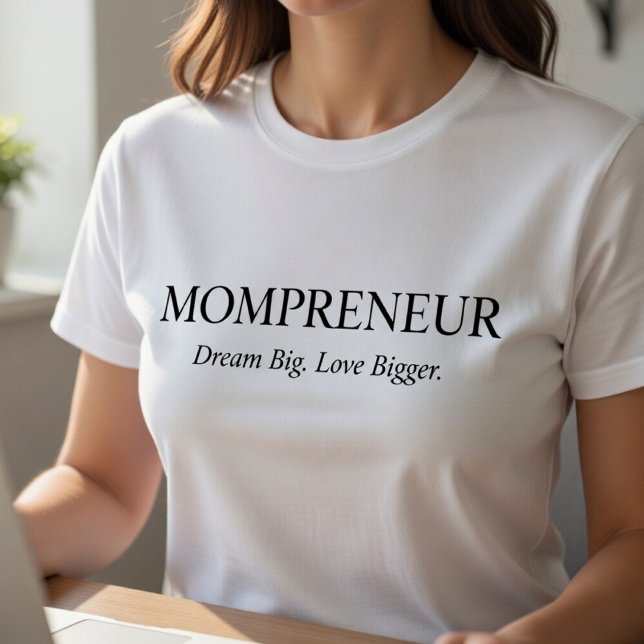 Mompreneur T-Shirt – Dream Big Love Bigger  (Créateur téléchargé)