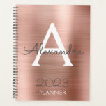 Monogramme à étincelle rose Rose 2023<br><div class="desc">2023 Rose Gold - Blush Pink Sparkle Metallic Monogramme Nom et planificateur initial de Carnet Spiral. Cela rend le cadeau parfait pour 16 ans,  mariage,  douche nuptiale,  anniversaire,  baby shower ou bachelorette pour quelqu'un qui aime le luxe glam et les styles chic.</div>