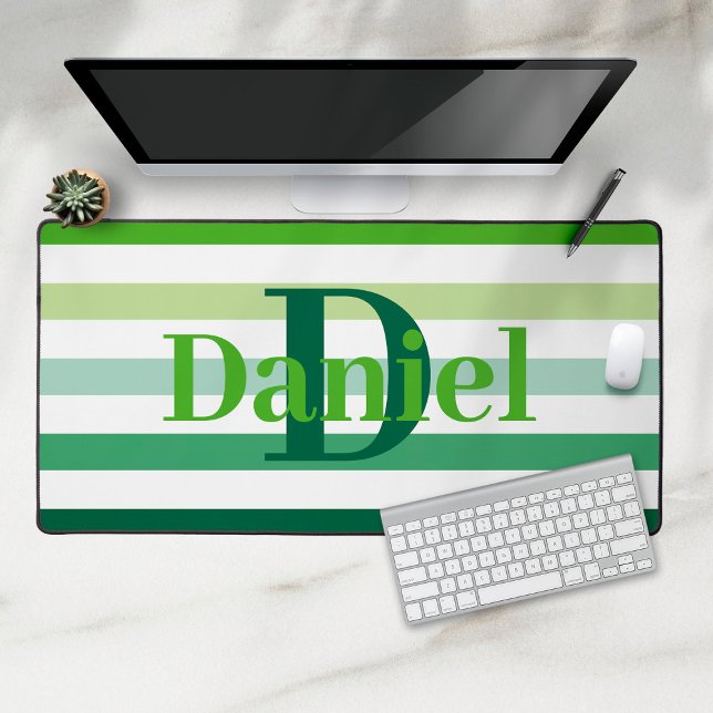 Monogramme à rayures vertes tendance (stripes in green and white with monogram and name desk mat.)