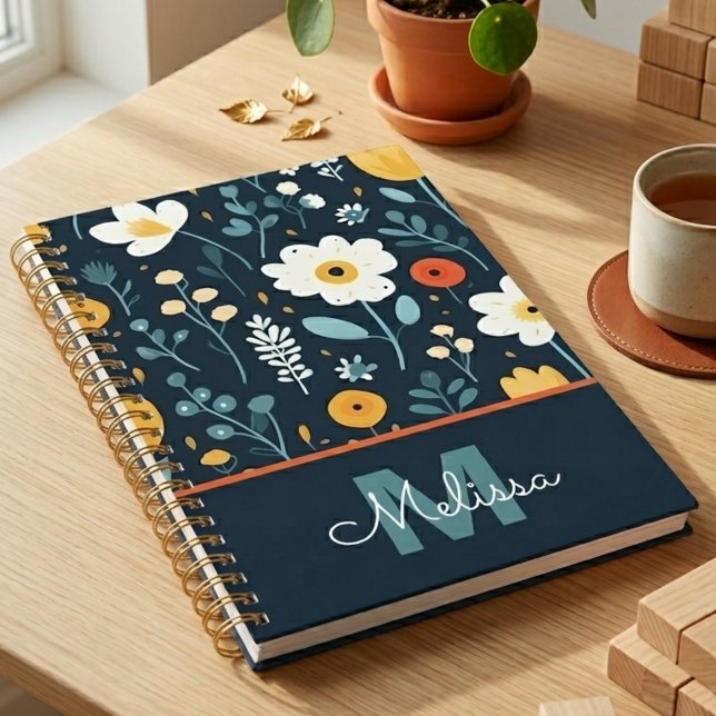 Monogramme Bloom Rétro Navy Ludique (Navy retro floral monogram planner with name, a cheerful self-care essential for staying organized)
