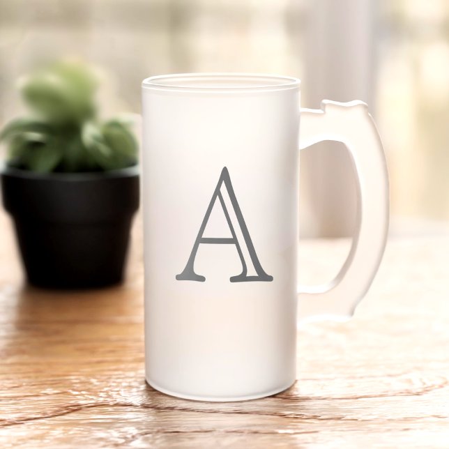 Monogramme classique Vitrage congelé Mug de bière (A classic monogrammed frosted beer mug perfect for any occasion)