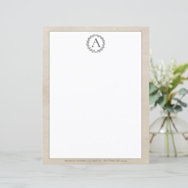 Monogramme de couronne beige (Debout devant)
