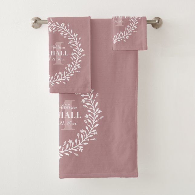 Monogramme de couronnes roses à deux jeunes mariés (En situation)
