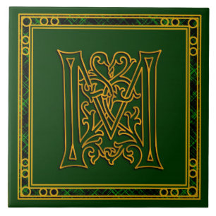 Monogramme de M "or irlandais sur" les carreaux de