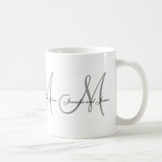 Monogramme de mariage et tasse de faveur de cadeau
