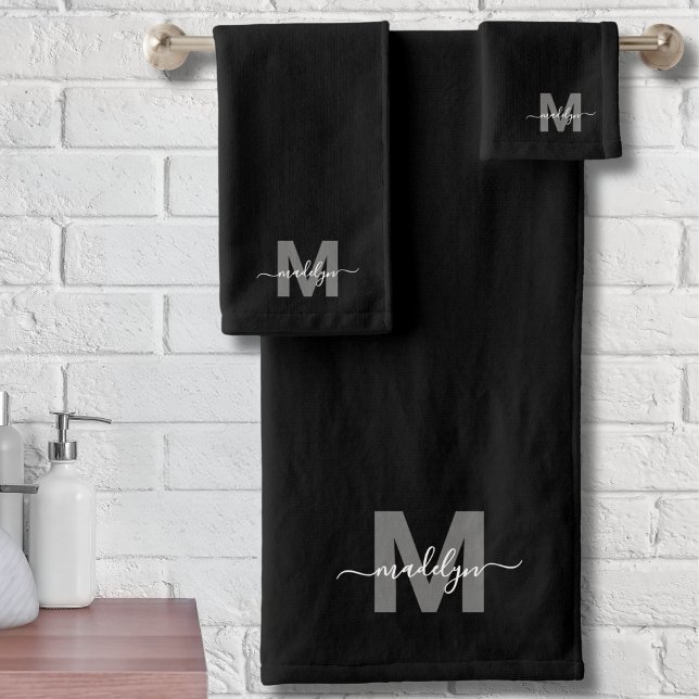 Monogramme de nom de style moderne noir blanc (Black White Modern Script Name Monogram Bath Towel Set)
